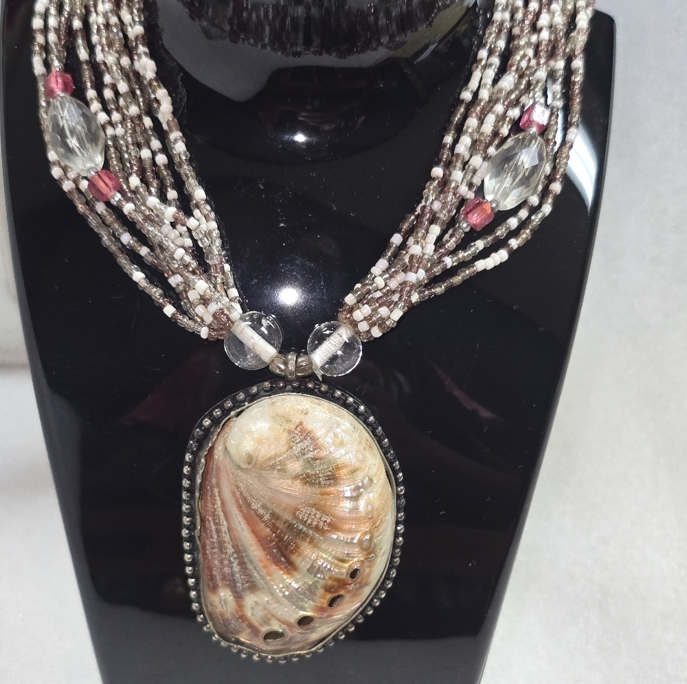 SHELL MULTI STRAND NECKACE